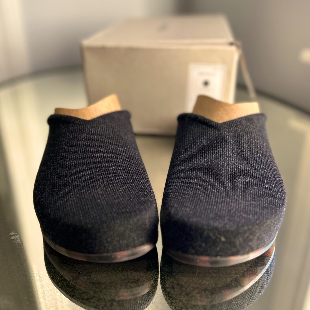 Rothy’s The Casual Clog in soft black